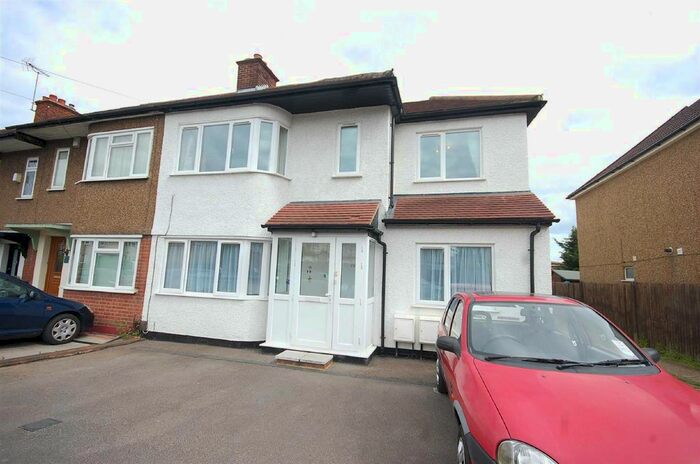 2 Bedroom Maisonette To Rent In West Mead, Ruislip Manor, Ruislip, HA4