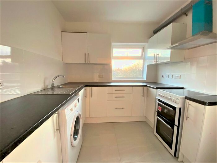 2 Bedroom Flat To Rent In Uxbridge Road, Hayes UB4