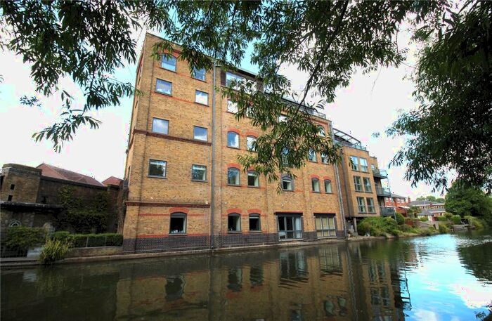 2 Bedroom Apartment To Rent In Lower Kings Road, Berkhamsted, HP4