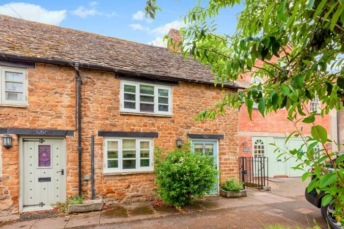 2 Bedroom Cottage To Rent In New Street, Deddington, OX15