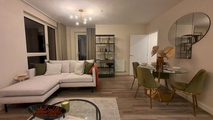 3 Bedroom Flat To Rent In Thunderer Street, London, E13