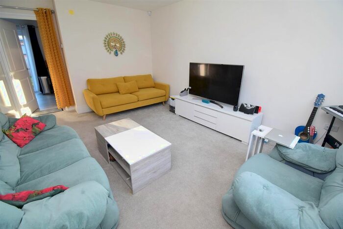4 Bedroom Town House To Rent In Butler Way, Wakefield, WF1