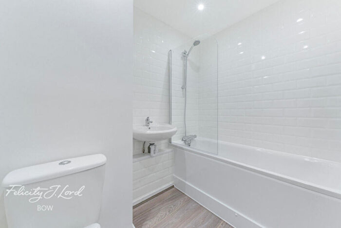 2 Bedroom Flat For Sale In Carmen Street, London, E14