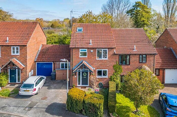 4 Bedroom Semi-Detached House For Sale In Shalbourne Close, Hungerford, RG17