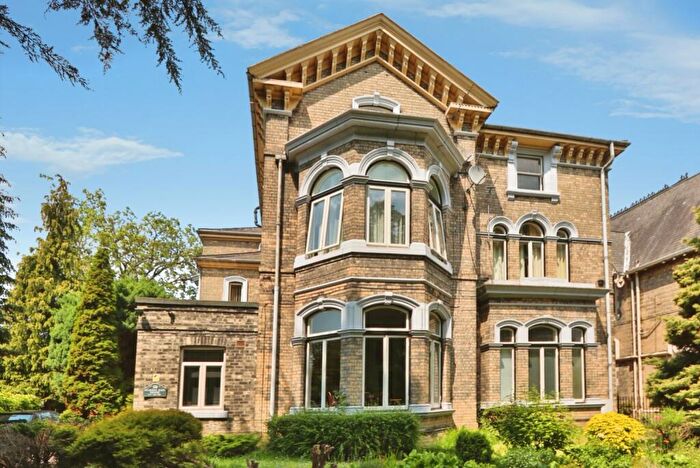 3 Bedroom Flat For Sale In Pearson Park, Hull, HU5