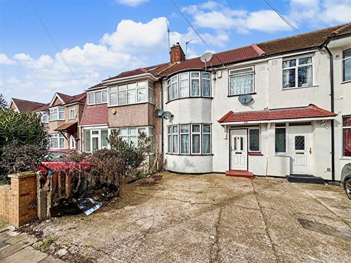 3 Bedroom Terraced House For Sale In Somerset Road, Southall, UB1