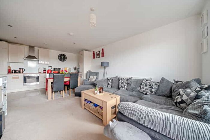 2 Bedroom Flat For Sale In Russell Square, Horley, Surrey, RH6