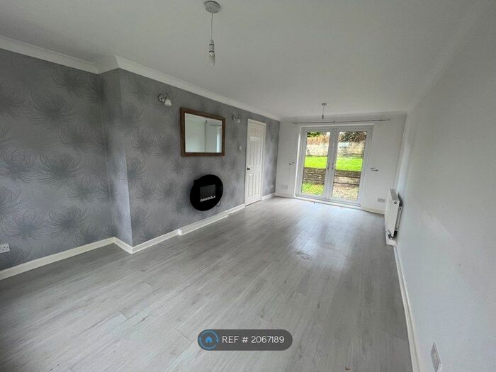 3 Bedroom Semi-Detached House To Rent In Queens Drive, Shafton, Barnsley, S72