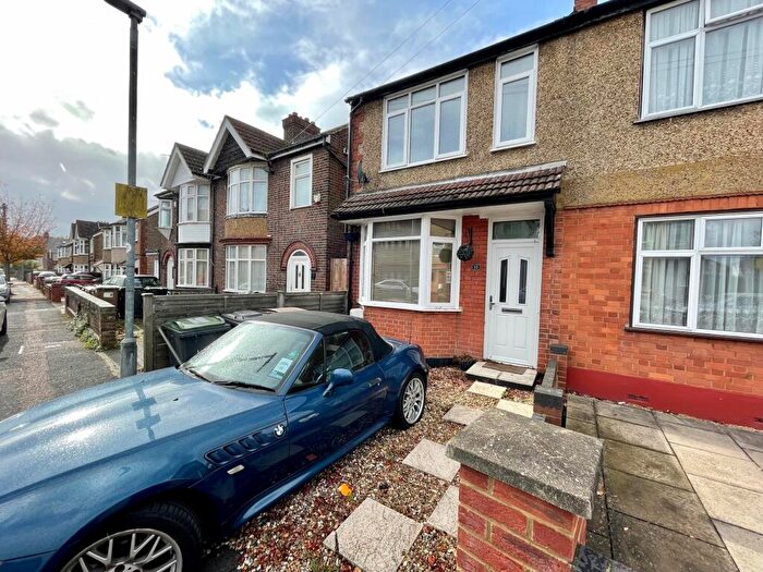 2 Bedroom House To Rent In Sunridge Avenue, Luton, LU2