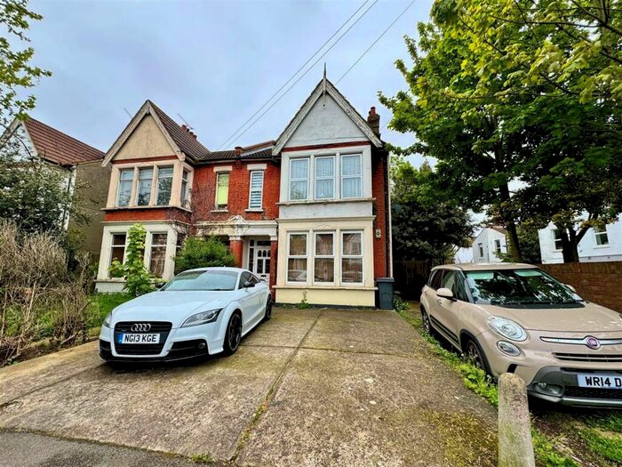 2 Bedroom Flat To Rent In Argyll Road, Westcliff-On-Sea, SS0