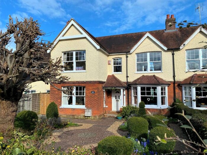 4 Bedroom Semi-Detached House For Sale In London Road, Dunton Green, Sevenoaks, TN13