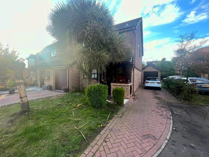 3 Bedroom Semi-Detached House To Rent In Kilpatrick Way, Hayes, UB4