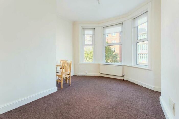 1 Bedroom Apartment To Rent In High Road, London, N12