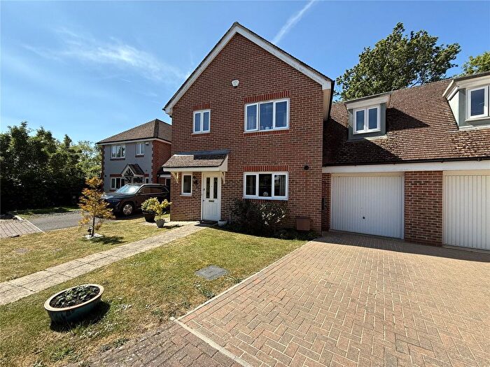 3 Bedroom Link Detached House For Sale In Sherrard Way, Mytchett, Camberley, Surrey, GU16