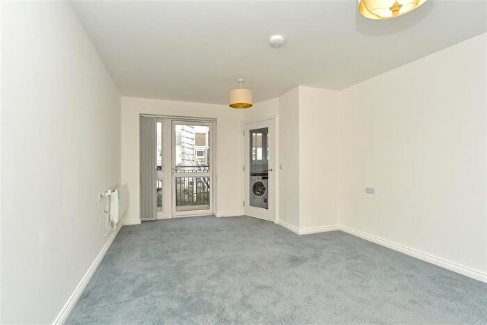 1 Bedroom Flat For Sale In High Street, Rainham, Gillingham, Kent, ME8