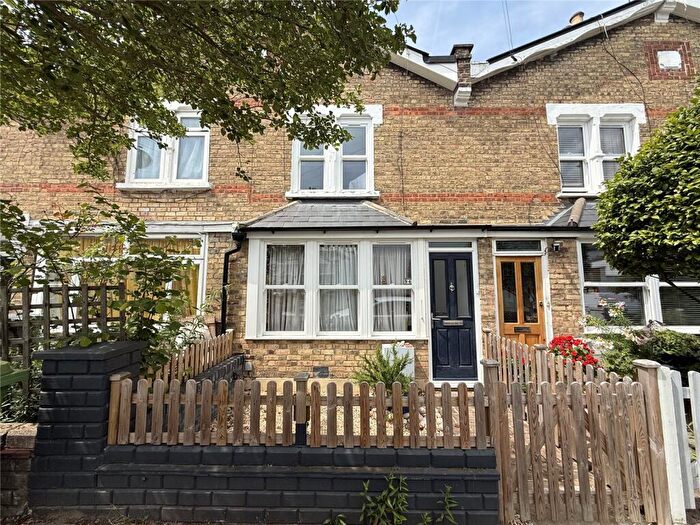 2 Bedroom Terraced House For Sale In Queens Road, London, N11