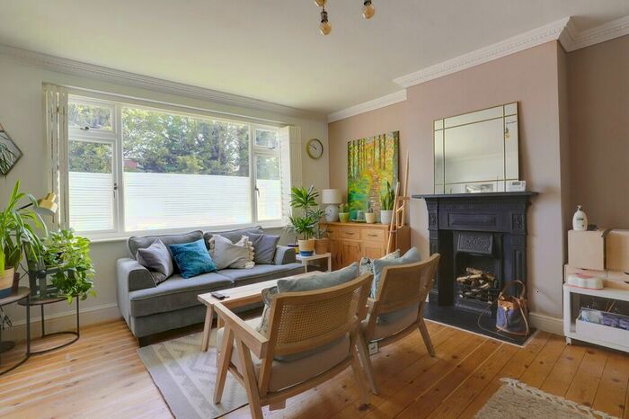 2 Bedroom Apartment To Rent In River Court, Bush Hill Road, Winchmore Hill, N21