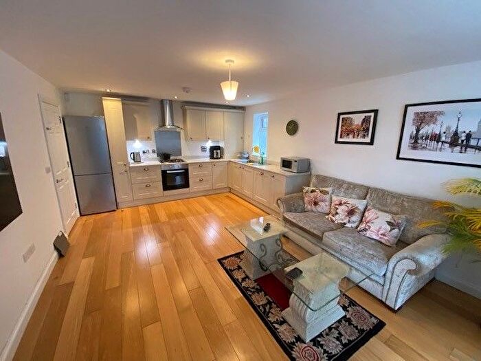 2 Bedroom Flat To Rent In Swakeleys Road, Ickenham, Uxbridge, UB10