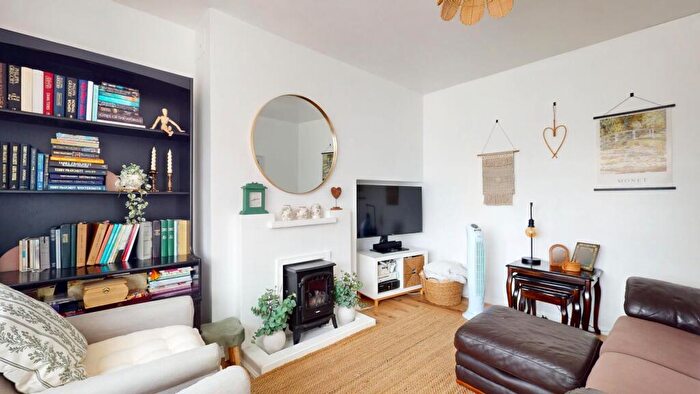 2 Bedroom End Of Terrace House For Sale In Tensing Avenue, Northfleet, Gravesend, DA11