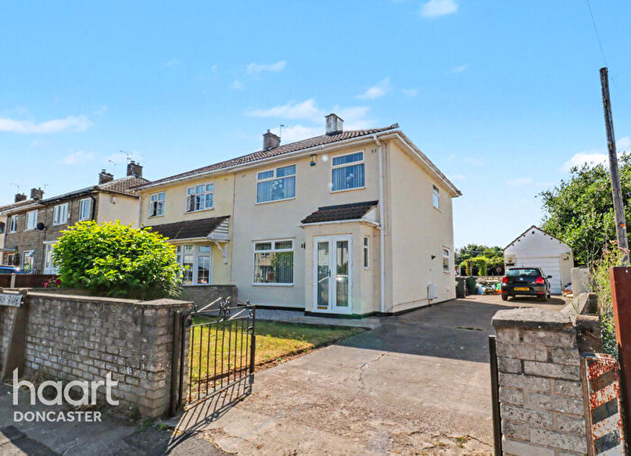 3 Bedroom Semi-Detached House For Sale In Auburn Road, Edlington, Doncaster, DN12