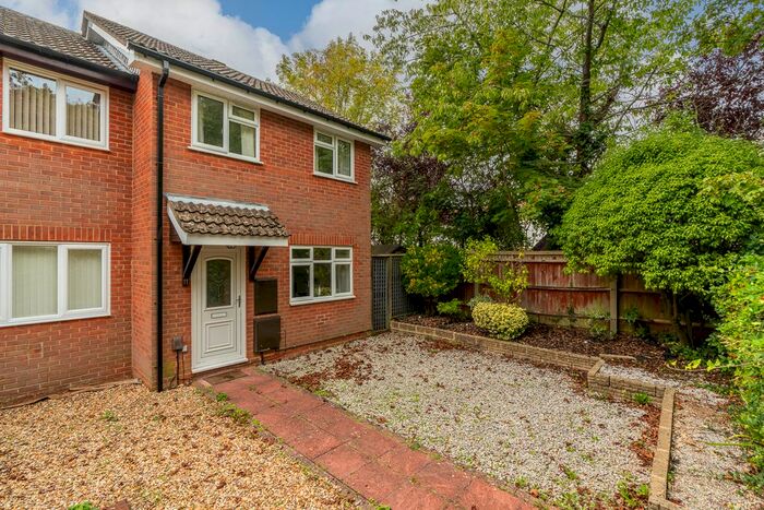 2 Bedroom End Of Terrace House To Rent In Friars Croft, Southampton, SO31