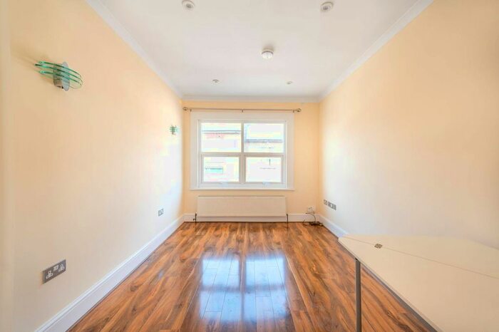 1 Bedroom Flat To Rent In Enfield Road, Ealing, Brentford, TW8