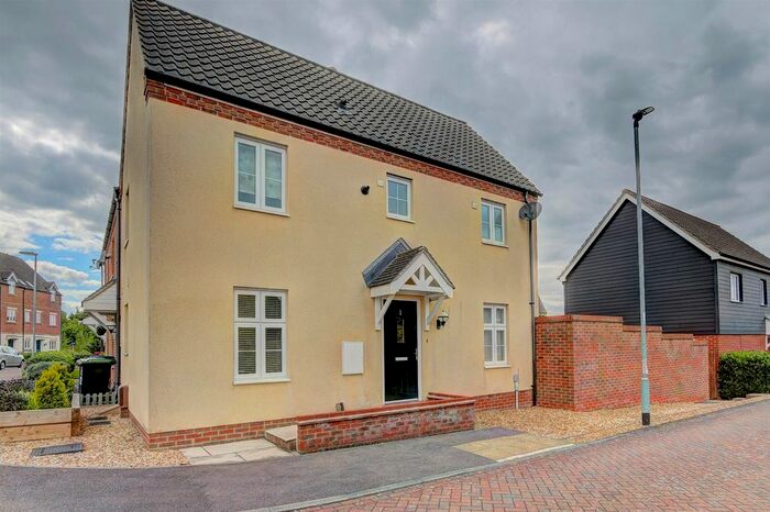 3 Bedroom Semi-Detached House To Rent In Hollendale Walk, Ely, CB6