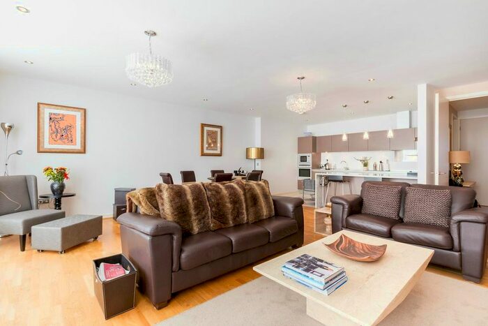 3 Bedroom Flat To Rent In Aura House, Melliss Avenue, Richmond, Surrey, TW9