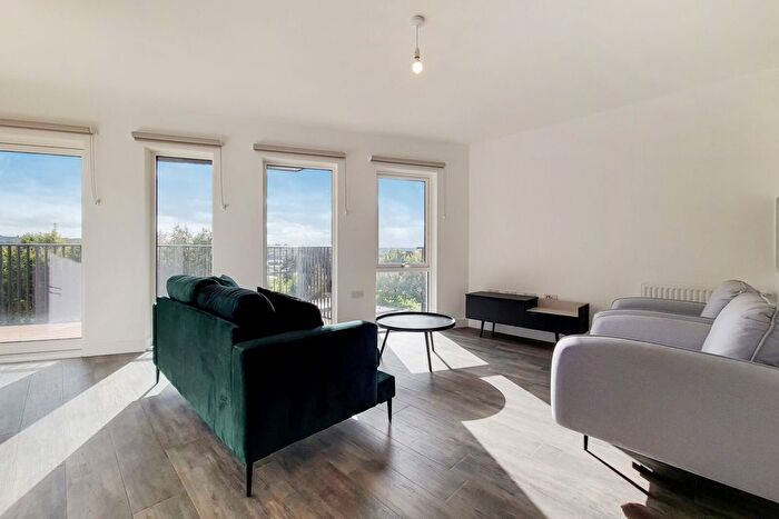 3 Bedroom Flat To Rent In Adlay Place, Silvertown, London, E16