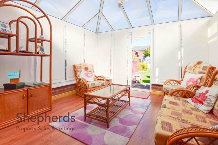 2 Bedroom Semi-Detached Bungalow For Sale In Winton Drive, Cheshunt, EN8