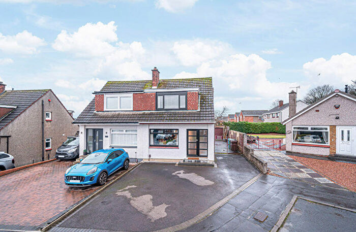 3 Bedroom Semi-detached Villa For Sale In Kilspindie Crescent, Kirkcaldy, KY2