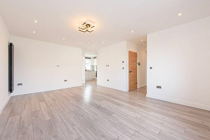 3 Bedroom Flat To Rent In Hervey Close, Finchley Central, London, N3