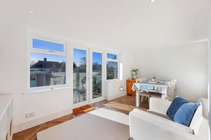 3 Bedroom End Of Terrace House For Sale In Dunster Avenue, Morden, SM4