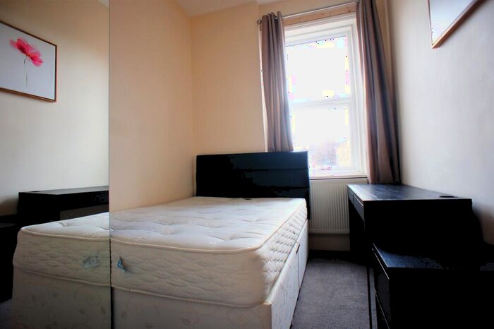 3 Bedroom Flat To Rent In Grantham Road, Newcastle Upon Tyne, NE2