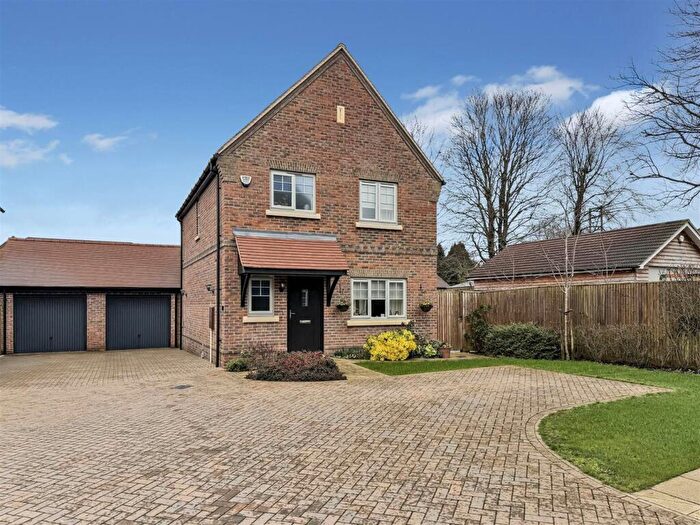 3 Bedroom Detached House For Sale In Paddock Close, Sonning Common, RG4
