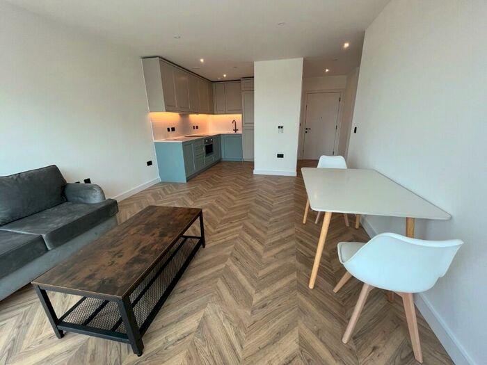 1 Bedroom Flat To Rent In Tryon House, Brook Street, Kingston Upon Thames, Surrey, KT1