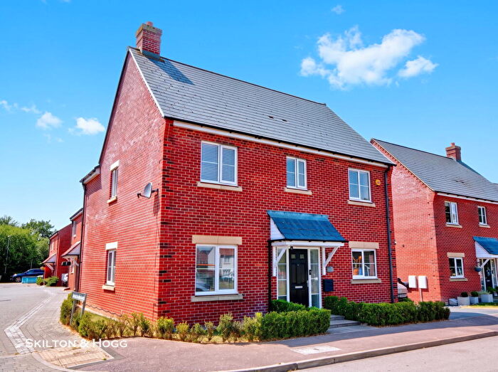 4 Bedroom Detached House For Sale In Brampton Grange Drive, Daventry, NN11