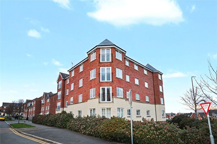 2 Bedroom Flat For Sale In Oak Drive, Leeds, West Yorkshire, LS10