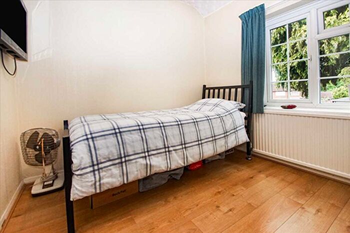 3 Bedroom Terraced House For Sale In Rokesby Road, Slough, SL2