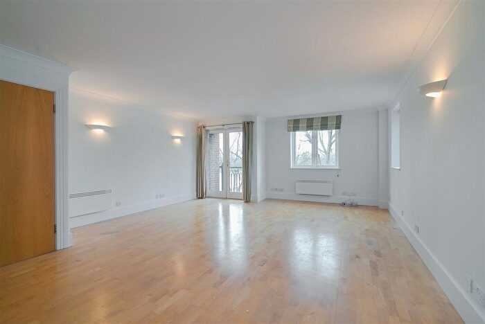 2 Bedroom Flat For Sale In Boatrace Court, Mortlake High Street, SW14