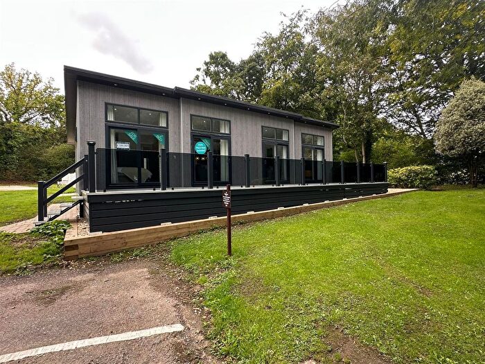 2 Bedroom Mobile/park Home For Sale In Hoburne Bashley Holiday Park, Bashley Dr., New Milton, BH25