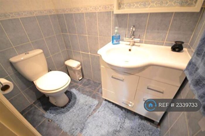5 Bedroom Semi-Detached House To Rent In Kings Road, Harrow, HA2