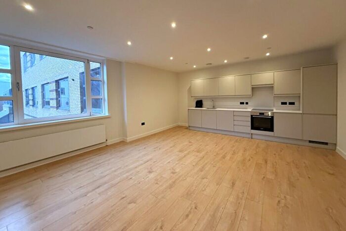 1 Bedroom Flat To Rent In Woking, Surrey, GU21