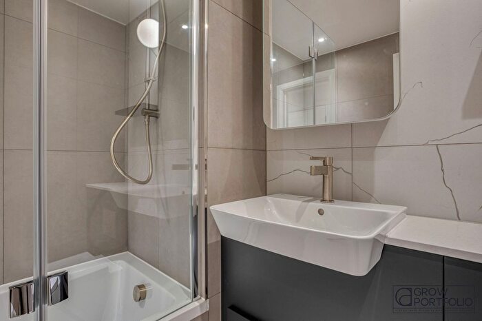 1 Bedroom Flat To Rent In Eden Place, London, E16