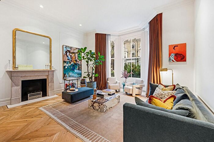 2 Bedroom Flat To Rent In Redcliffe Gardens, London, SW10