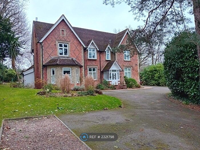 1 Bedroom Flat To Rent In Langley House, Woking, GU21