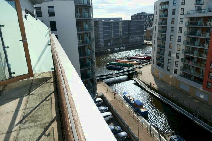2 Bedroom Apartment To Rent In Magellan House, Leeds Dock., LS10
