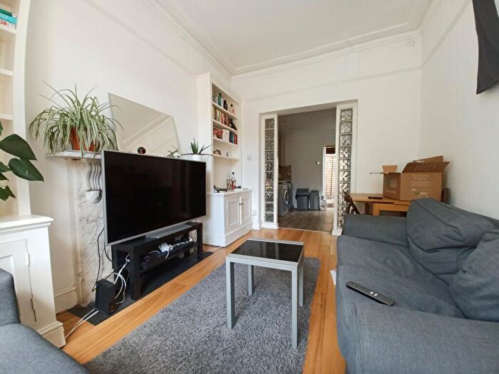 2 Bedroom Flat To Rent In Mount Pleasant Villas, Finsbury Park, N4