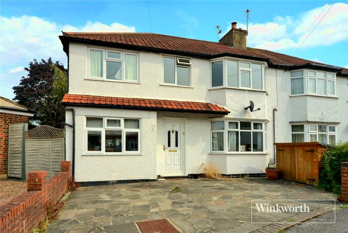 3 Bedroom Semi-Detached House To Rent In Hazlemere Gardens, Worcester Park, KT4