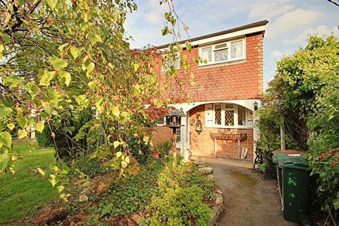 3 Bedroom End Of Terrace House For Sale In Toms Lane, Bedmond, WD5